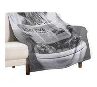 0scottish Highland Cow in Bathroom_whimsy Animal Art_ Bathroom Humour_ Funny Bathroom Print_ Animal on Toilet_ Black And White_ Kids Bathroom-1_1 Couverture douce et légère 76,2 x 101,6 cm (75 x 100