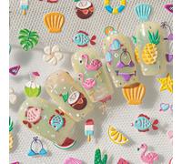 1 feuille d'autocollants 3D gaufrés pour nail art sur le thème de la plage d'été, avec des éléments comme des coquillages, du jus de noix de coco, de la pastèque, des maillots de bain. Convient pour l