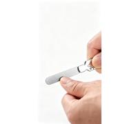 1 lime à ongles double face en acier inoxydable pouvant contenir une capacité de broyage réutilisable et résistante qui répond aux exigences de toilettage masculin et féminin. Outil pratique pour les