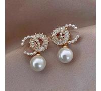 1 paire de boucles d'oreilles à design en C minimaliste et , avec zirconium cubique incrusté de cuivre et fausse perle. Convient pour les mariages, les fêtes et les événements, les accessoires de la S