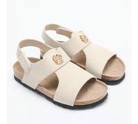 1 paire de sandales plates ouvertes à la mode pour l'école et les vacances. Tige en faux avec emblème floral doré, semelle extérieure en caoutchouc, semelle intermédiaire en liège doux, fermeture croc