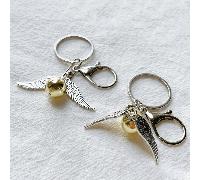 1 pièce/3 pièces Porte-clés en acrylique décoratif en forme de sac de dessin animé . Accessoire de sac à main, de voiture, cadeau de collection pour les fans du monde des sorciers. Pendentif de dessin