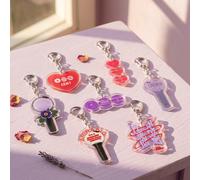 1 pièce/7pcs Porte-clés BT/S Violets K-Pop, Style K-Pop en Acrylique Durable Asymétrique, Formes de Cœur & Lightstick Incluant Army Bomb, Noms des Membres, Logo ARMY & Détails Arirang, Convient pour l