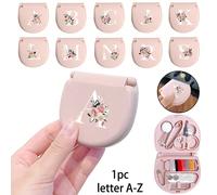 1 pièce Boîte à outils de couture rose avec motif floral et lettres A-Z, cadeau parfait pour les débutants en couture : 1 set de mini kit de couture portable - pliable, comprend des fournitures et acc