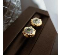 1 pièce Délicates boucles d'oreilles vintage de style palais gravées, plaqué or 18 carats avec pierre de zircone verte. Accessoires de boucles d'oreilles élégants convenant à un port quotidien Taille 