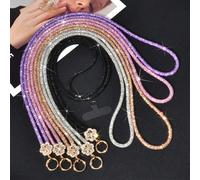 1 pièce Lanière de téléphone en métal avec fermoir rotatif orné de strass et de fleurs de luxe. Longue et solide, avec des cristaux brillants. Pendentif chaîne élégante avec fleurs de cerisier en cris