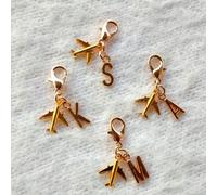 1 pièce Porte-clés avec pendentif avion en alliage de zinc et breloque lettre, accessoire pour sacs, sacs à dos, portefeuilles, dossiers, clés de voiture L,M,S,T,V,U,X,W,Z,Y,K,N,P,O,R,Q,D,C,F,E,H,G,J,