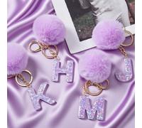 1 pièce Porte-clés pompon violet, accessoire universel pour sac, 26 options d'alphabet, convient pour sac, portefeuille, bagage, décoration de voiture | Cadeau de fête | Unisexe L,M,S,B,A,X,W,Z,Y,T,V,