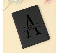 1 pièce Porte-passeport en cuir PU personnalisé imprimé, 26 lettres de l'alphabet anglais majuscules, texte de nom personnalisé. Étui de protection de passeport de voyage. Cadeau de couple, anniversai