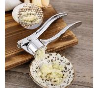 1 pièce Presse-ail manuel en acier inoxydable, argenté, presse-ail multifonction pour la cuisine, presse-ail, accessoires de cuisine. Il peut également être utilisé comme presse-ail, casse-noix, ouvre