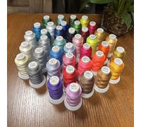 1 rouleau de fil à broder polyester 120D/2 - 39 couleurs vibrantes disponibles, 1000m/rouleau, convient pour les machines à coudre Brother, Babylock, Janome, Singer, Pfaff, Bernina, Brother et autres 