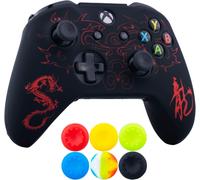 1 x Silicone Gravure Laser Protecteur Couverture Peau + 6 Thumb Grips et Bouchons Anti-Poussière pour Manette Xbox One S/X Loong Rouge