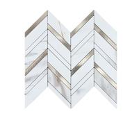 12 feuilles de carreaux de dosseret blancs à chevrons à peler et à coller | Forme chevron, aspect pierre réaliste avec accents métalliques dorés mixtes, autocollant, 25,48 cm × 30,10 cm, 0,94 m²