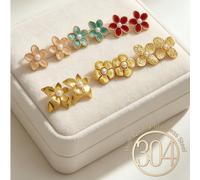12 pièces / 6 paires d'accessoires chics et rafraîchissants pour l'été. Un élégant ensemble de boucles d'oreilles en perle dorée, avec tous un design à cinq pétales avec des perles au centre. Comprend