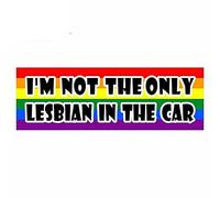 13 cm x 4,4 cm pour je ne suis pas la seule lesbienne dans les autocollants de voiture LGBT