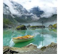 1art1 Lacs Poster Barque Au Lac De Montagne en Norvège Affiche Reproduction 100x100 cm