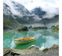 1art1 Lacs Poster Barque Au Lac De Montagne en Norvège Affiche Reproduction 70x70 cm