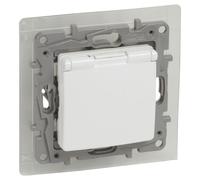 2 MODULE BLANC PRISE 1X Z/U AVEC VOLETS IP44 PINCES NILOE 764561