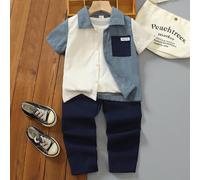 2 pièces Ensemble de chemise à col à manches courtes en velours côtelé patchwork bleu et blanc de style preppy gentleman pour jeune garçon et pantalon long décontracté bleu marine, convient pour les s
