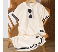 2 pièces/set Jeune garçon Top à manches courtes col rond avec imprimé et patchwork, assorti avec un short à taille élastique. Mettant en valeur le charme d'un jeune homme, convient pour les garçons de