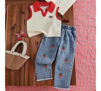 2 pièces/Set Top rouge à col V sans manches avec motif jacquard tricoté ondulé et décoration de cœur en dentelle et cerises + Pantalon large en jean délavé bleu avec broderie de cerises à la taille él