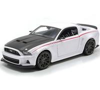 2014 Ford Mustang Coupe Street Racer Blanco/Negro 1:24 Maisto 31506