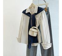 2025 Automne Nouvelle Sortie : Chemise fine à rayures intemporelle 2 en 1 pour femmes, tissu souple et respirant complété par un châle bleu amovible et des boutons avec accent métallique, silhouette d