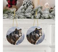 2025 Ornement de Noël Drôle en Céramique Ornement Un Loup debout dans la Neige Arbre de Noël Décoration Suspendue Ornements Ronds Porcelaine Pendentif Souvenir de Noël pour Vacances Décoration