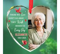 2025 Upload Picture Those We Love Don't Go Away Décoration en verre, nom et année personnalisés Noël au paradis, décoration en verre commémoratif de condoléances Noël, souvenir personnalisé de la