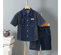 2026 Nouvel ensemble deux pièces en jean d'été pour pré-adolescents garçons, chemise à manches courtes à rayures contrastées marine, tenue décontracté à la mode pour l'école, les sorties, les voyages,