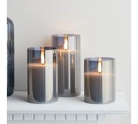 Lights4fun Lot de 3 Bougies Piliers TruGlow® avec Bougeoir en Verre Couleur Gris Fumé à Piles et LED Blanc Chaud pour Intérieur avec Télécommande