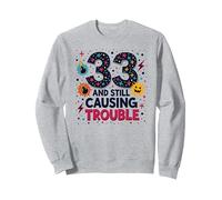 33 and Still Causing Trouble Cadeau d'anniversaire Humour Sweatshirt, Unisexe pour Adultes, Gris Chiné, S
