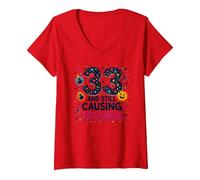 33 and Still Causing Trouble Cadeau d'anniversaire Humour T-Shirt avec Col en V, Femme, Rouge, S