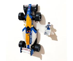 3Dudes & Dad Support mural compatible avec LEGO® Icons Williams Racing FW14B - Crochet de rangement conçu sur mesure pour l'ensemble 10353 - Plastique imprimé 3D - Fourni avec matériel de montage