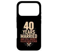 40 Years of Marriage & Still Haven't Killed Each Other Coque pour iPhone 17 Pro