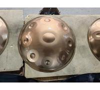 432 Hz Handpan Steel Drum 9 Notes 22 Pouces '' Gold Performer '' en ré Mineur avec Support pour handpan, étui pour handpan, maillets durables et Chiffon Anti-poussière
