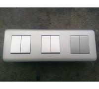 6 va et vient alu 1 module + enjoliveur alu + grille mosaic 45 legrand