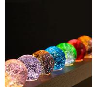7 Boules De Cristal Colorées Magiques - Alignées Sur Les Chakras, Sphères Entièrement Naturelles Avec LED Et Support En Bois ! Créez Une Ambiance De Veilleuse Relaxante, Un Ornement Enchanteur