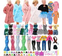 70 vêtements compatibles avec Barbie, 7 Robes à la Mode, 5 Hauts, 5 Pantalons, 1 Pull, 1 Veste en Peluche, 1 Haut en Peluche, 1 écharpes, 1 Chapeau, 10 Paires de Chaussures, 10 cintres, 18