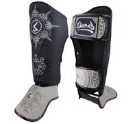 8 WEAPONS Protège-tibias 8 Ways Yant, sable noir, entraînement et compétition, cuir synthétique de qualité supérieure et amorti parfait, Muay Thai, K1, MMA, karaté et kickboxing