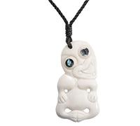 81stgeneration Femmes Hommes Sculpté à la Main Os Maori Hei Tiki Yeux de Ormeau Collier Pendentif