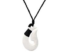 81stgeneration Pendentif Hei Matau en Os Sculpté | Accessoire de Surfeur pour Homme | Collier en Cordon avec Hameçon de Style Maori Fait Main | Bijoux Tribaux Naturels pour Femmes