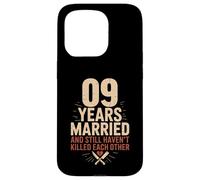 9 Year of Marriage & Still Haven't Killed Each Other Coque pour iPhone 15 Pro