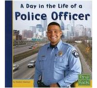 A Day in the Life of a Police Officer Community Helpers at Work by Heather Adamson Heather Adamson (Auteur)