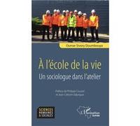 A l'école de la vie Oumar Sivory Doumbouya (Auteur)