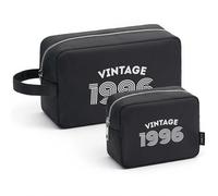 A-Z BAG Lot de 8 Trousses de Toilette avec imprimé millésime (1966-2026) - Cadeau nostalgique personnalisé pour Femmes et Hommes - Kit cosmétique de Voyage - Cadeau d'anniversaire, Noir, 1996