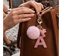 A-Z Porte-clés pompon moelleux, Charm de sac à la mode et porte-clés, Accessoire de sac pour les fêtes, Cadeau parfait pour la Saint-Valentin/Anniversaire/Nouvel An L,M,S,B,A,X,W,Z,Y,T,V,U,P,O,R,Q,K,N