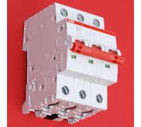 ABB Disjoncteur 2CDD283101R0040 SD203/40 3 broches, 40 A, 440 V, Rouge Neuf