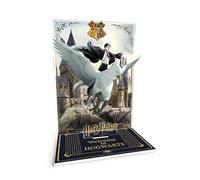 ABYSTYLE - Diorama Acrylique Harry Potter Harry & Buck à Poudlard - Produit Officiel - Format 13 x 15 cm - Support Inclus - Design Collector