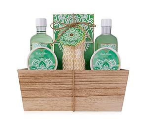 Accentra - Kit de douche pour femmes Coffret cadeau ALOE VERA dans un panier en bois - Kit de soins 6 pièces avec gel douche, bain moussant, sels de bain, lotion pour le corps, etc.